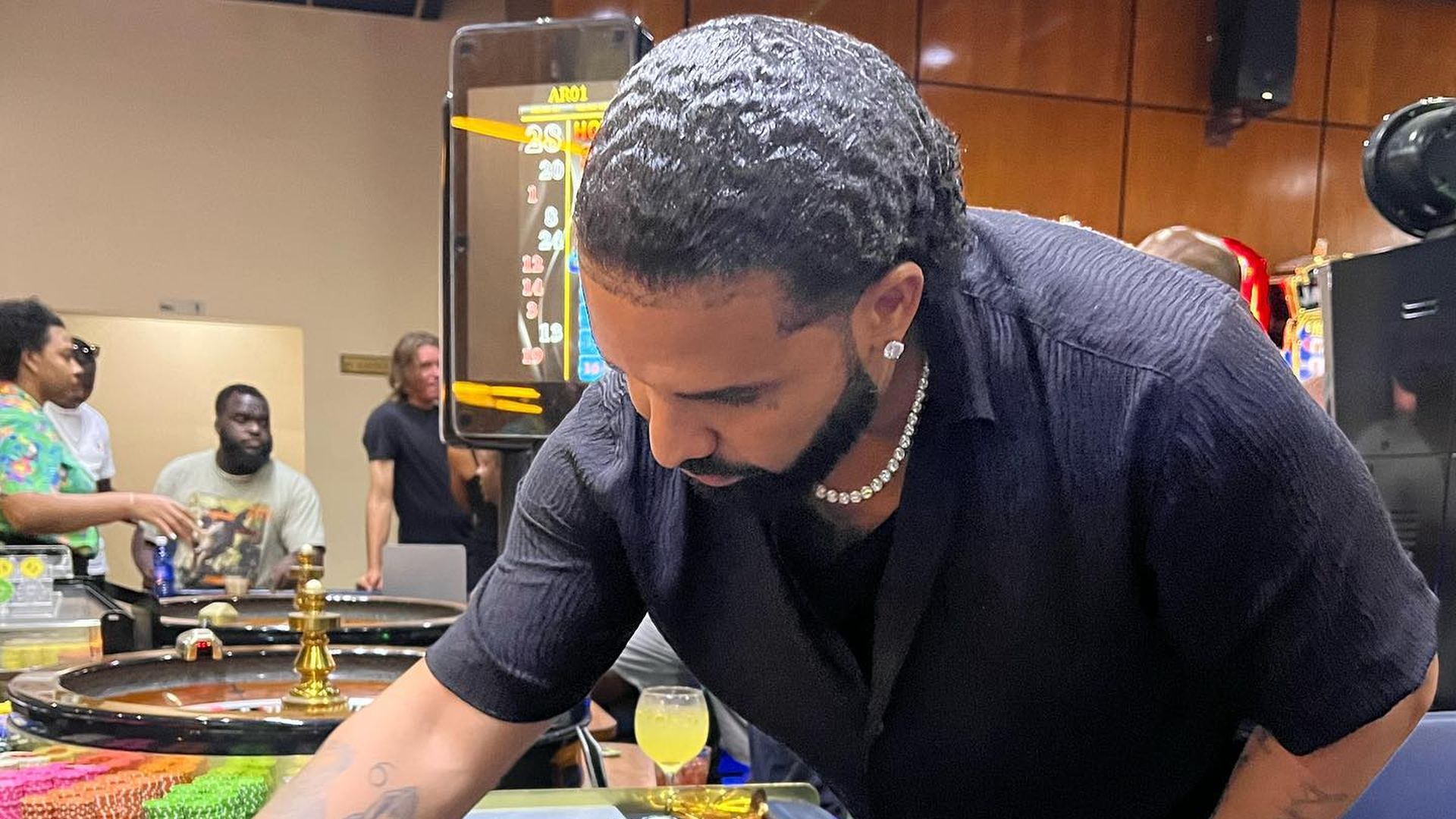 Drake Flash Pick Ab jetzt mit Locken unterwegs: Drake hat eine neue Frisur!