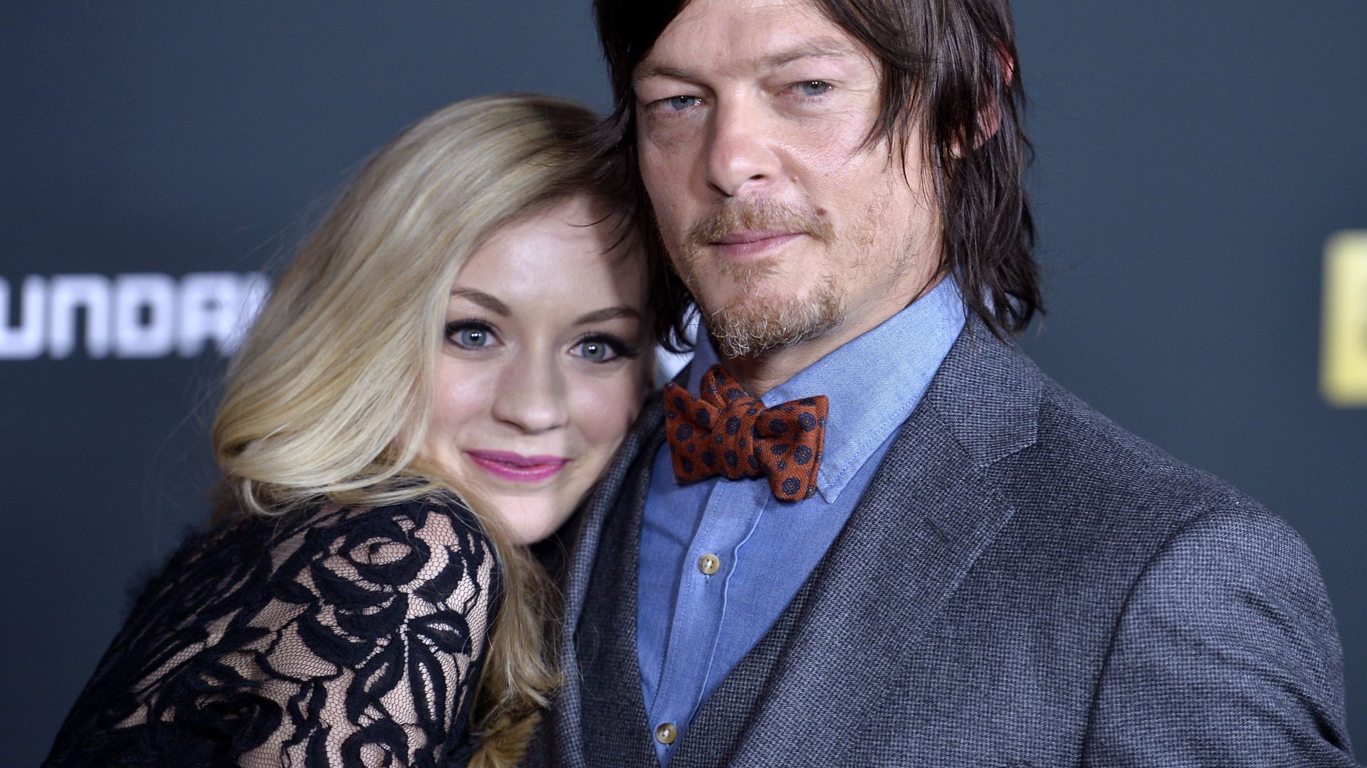 Süßes Gerücht Sind Emily Kinney & Norman Reedus ein Paar? Promiflash.de Süßes Gerücht Sind Emily Kinney & Norman Reedus ein Paar? Promiflash.de