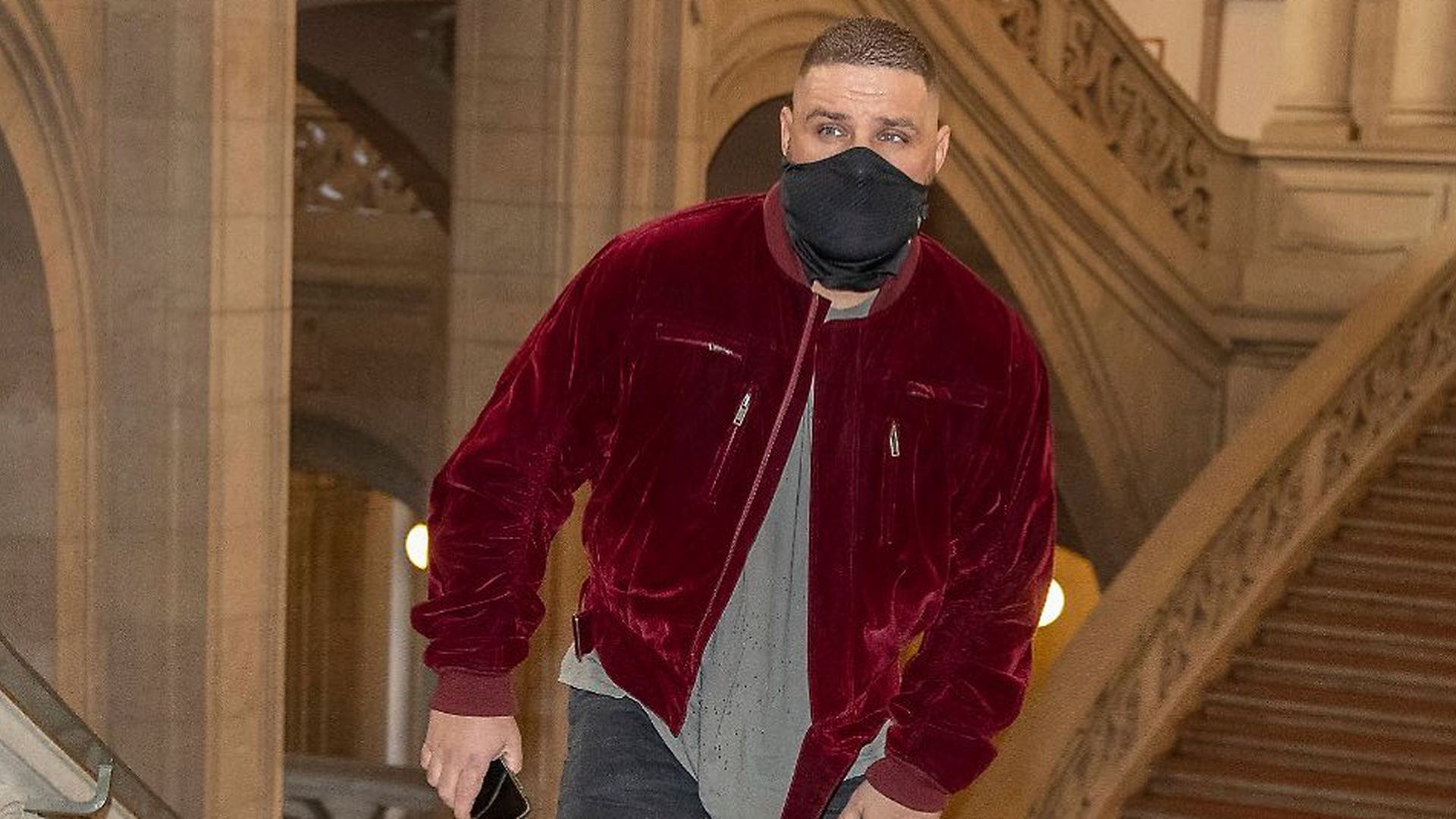 frau beleidigt rapper fler zu mega geldstrafe verurteilt frau beleidigt rapper fler zu mega geldstrafe verurteilt
