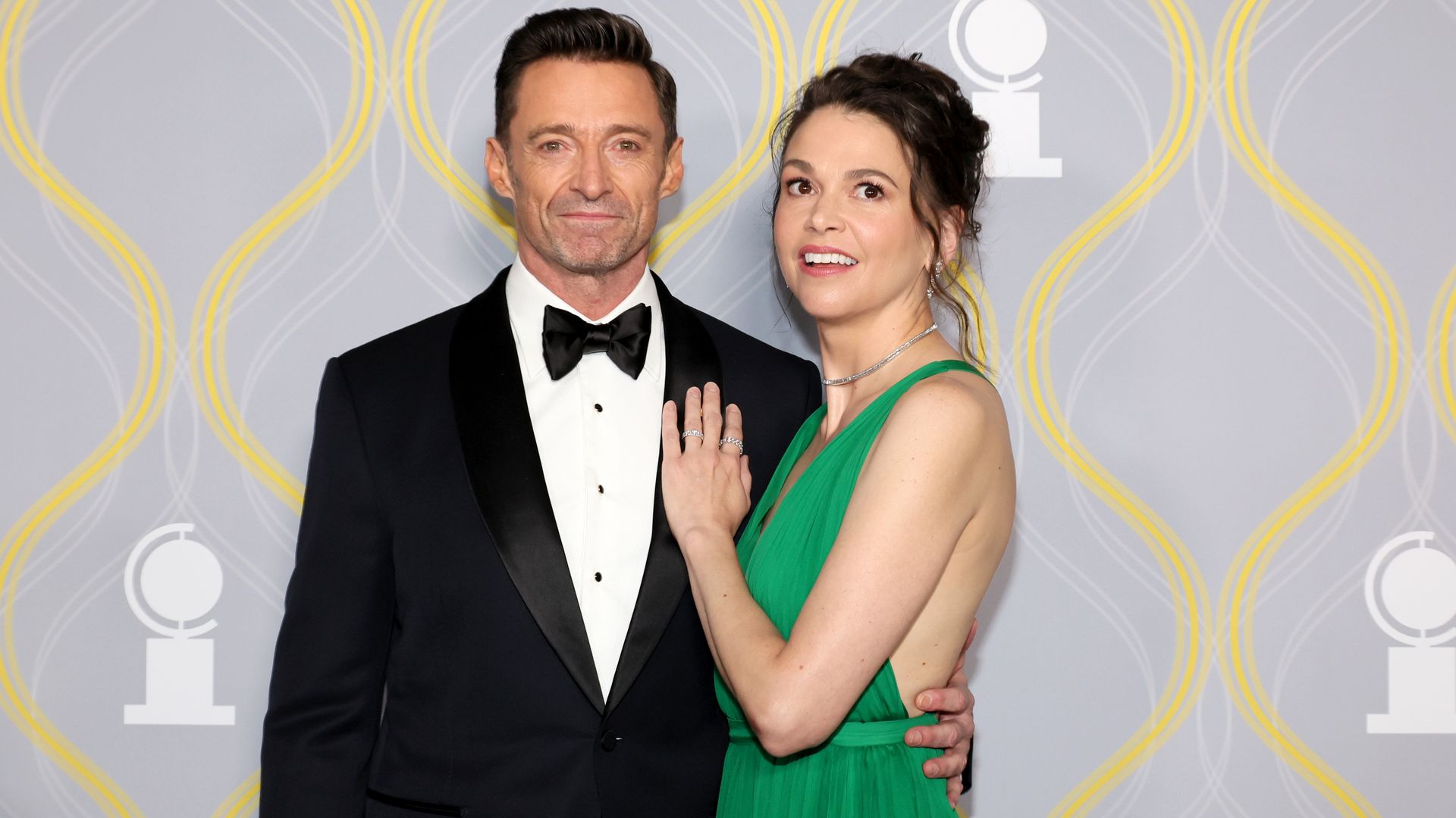 Offiziell-best-tigt-Hugh-Jackman-und-Sutton-halten-H-ndchen