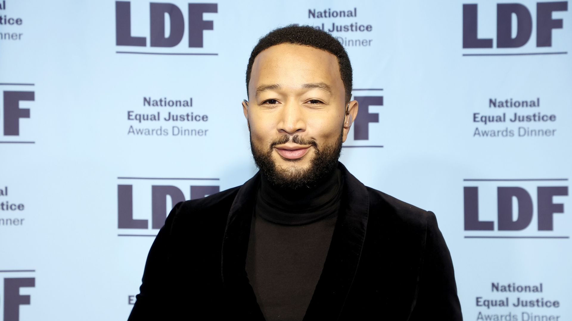 ジョン・レジェンドは、火のリスクのためにロサンゼルスからの引っ越しを検討しています