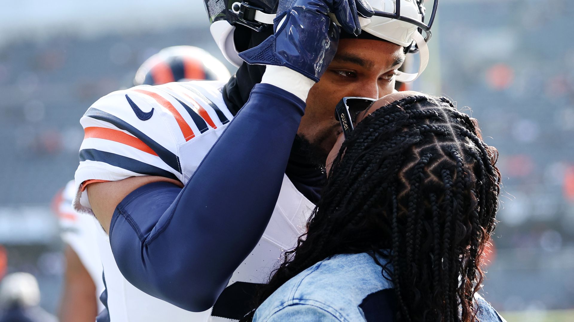 So-s-supportet-Simone-Biles-ihren-Jonathan-beim-NFL-Spiel