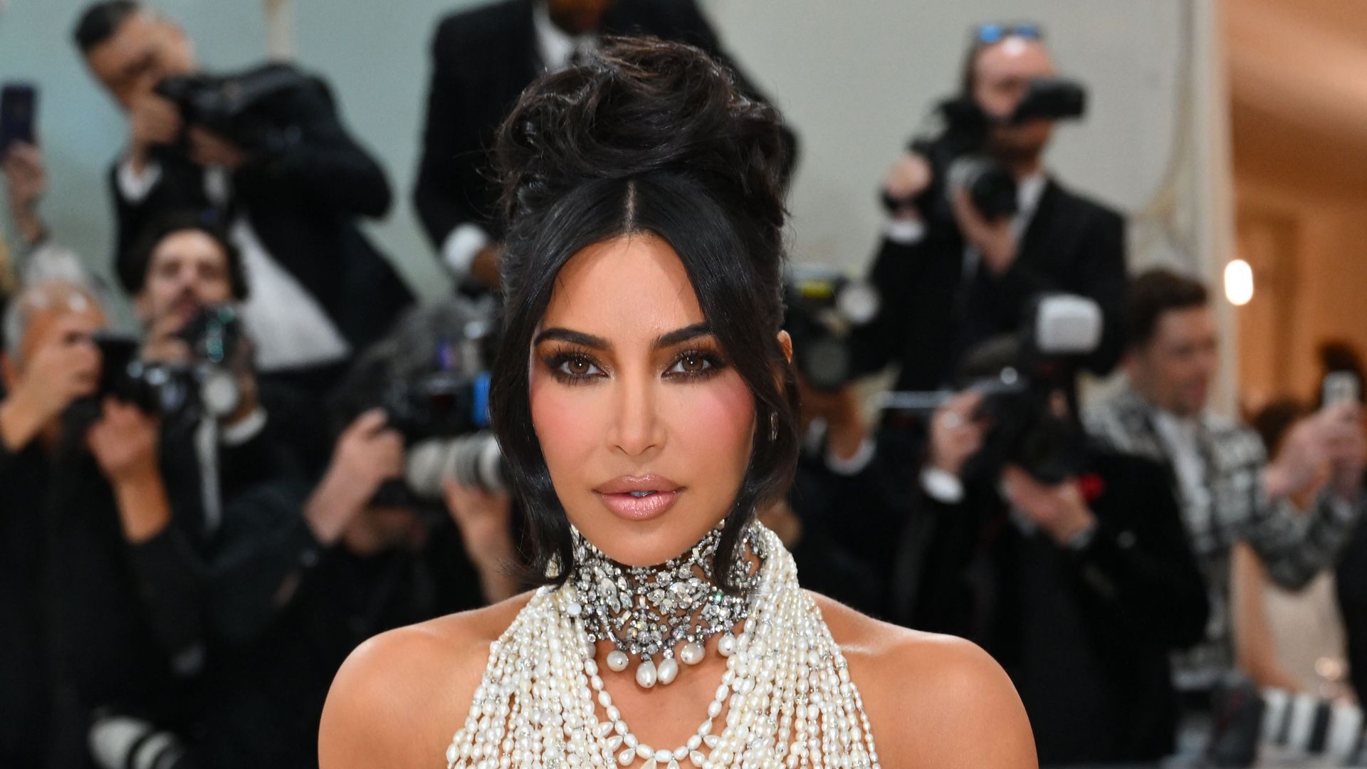 Kim Kardashian stellt Looks für Dolce&Gabbana-Show zusammen! - Where Can I Watch The New Kardashian Show
