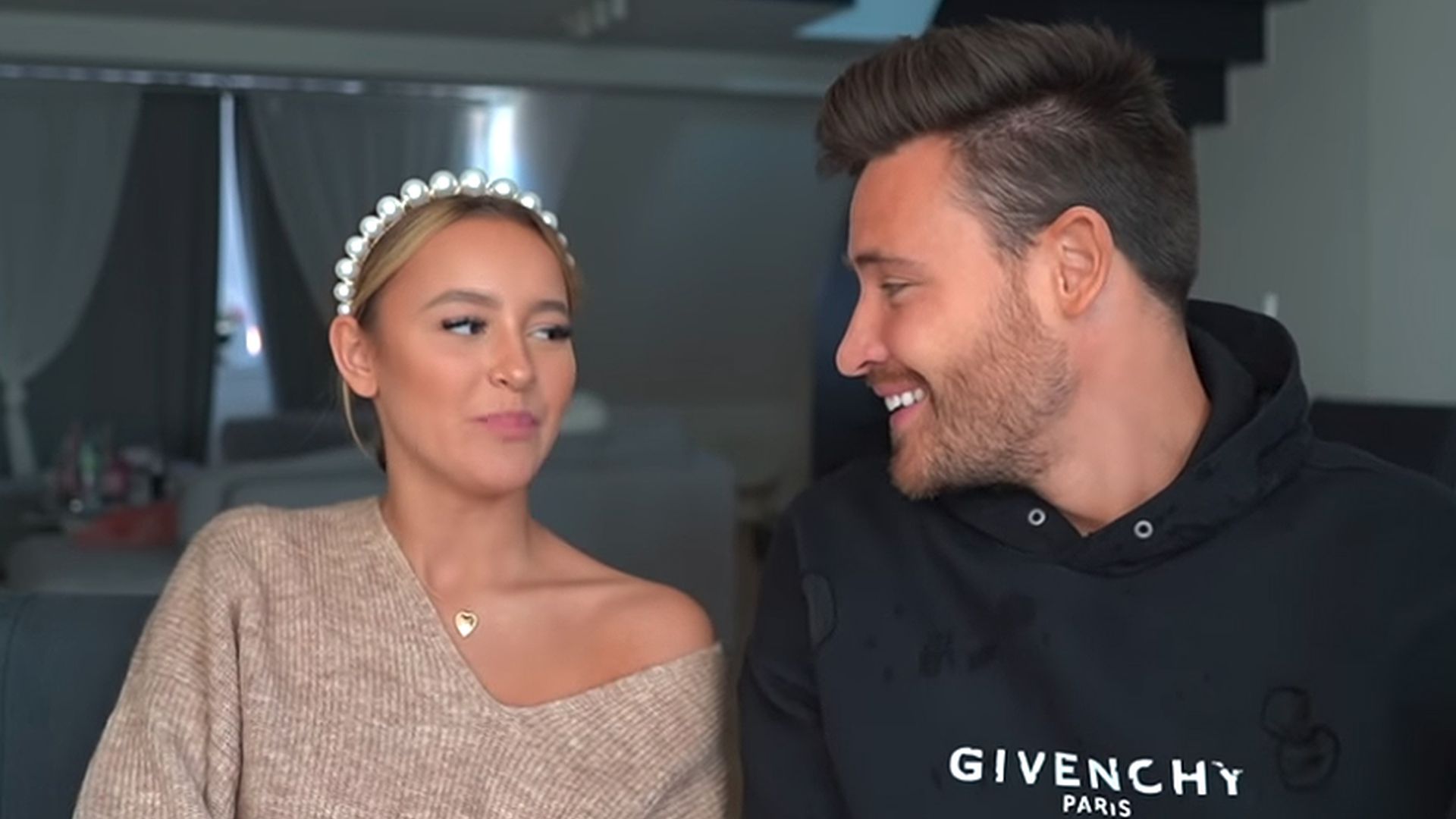 Freundin beim flirten beobachten
