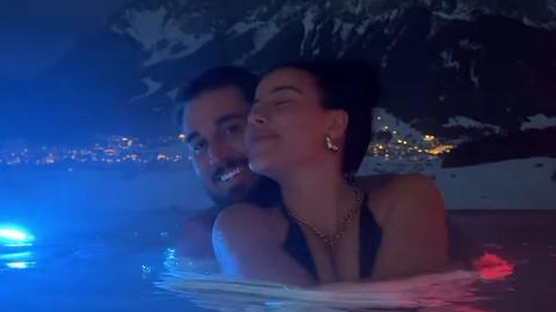 Mike-Heiter-und-Leyla-posten-verliebte-Urlaubseindr-cke