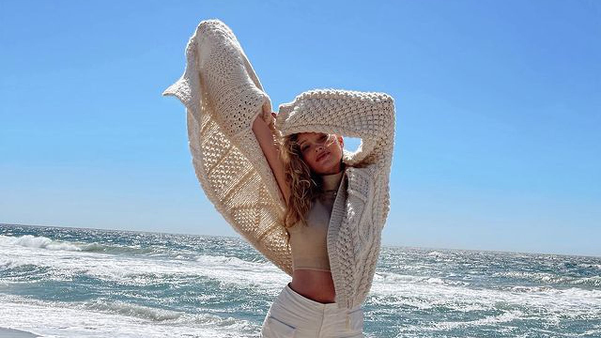 Nach Entbindung: Elsa Hosk mit Tochter Tuulikki gesichtet | Promiflash.de