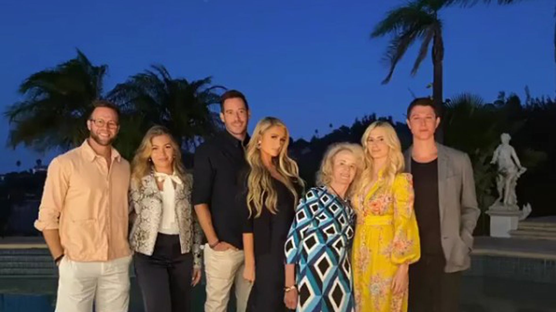 Total happy Paris Hilton mit Carter Reums Familie