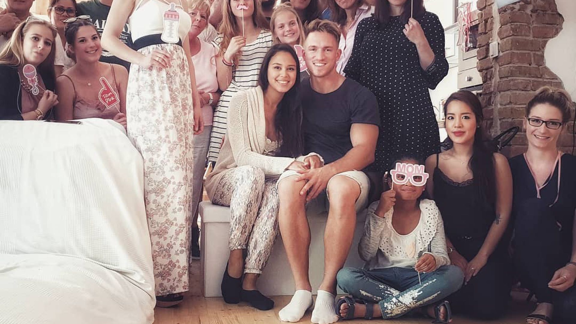 Babyparty! BTNStar Patrick Fabian hat seine Lea überrascht Babyparty! BTNStar Patrick Fabian hat seine Lea überrascht