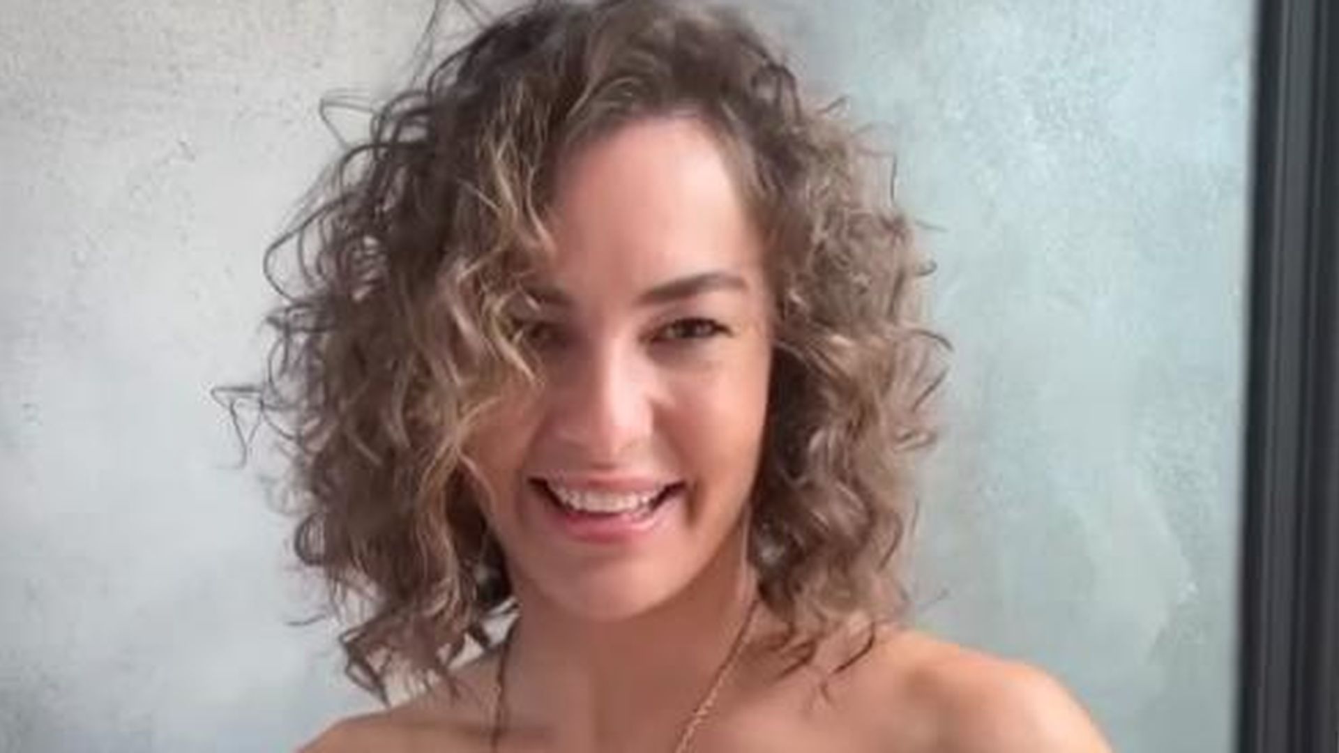 Extensions raus Renata Lusin präsentiert neue Haarpracht