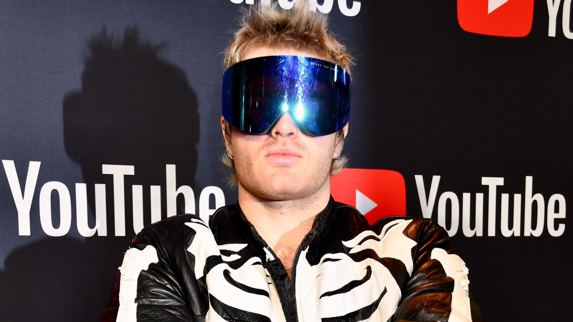 "Ohne Brille" Rapper Ski Aggu nimmt GesichtsLeak mit Humor