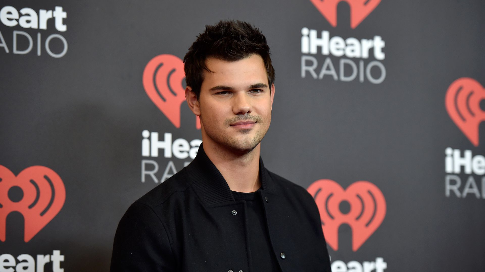 Taylor Lautner Promiflash de