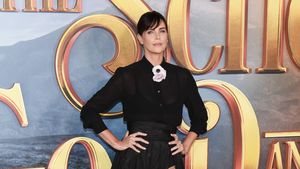 Düster! Charlize Theron ganz in Schwarz bei Filmpremiere