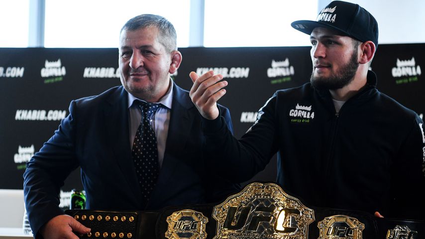 Abdulmanap Nurmagomedov mit seinem Sohn Khabib Nurmagomedov, November 2018