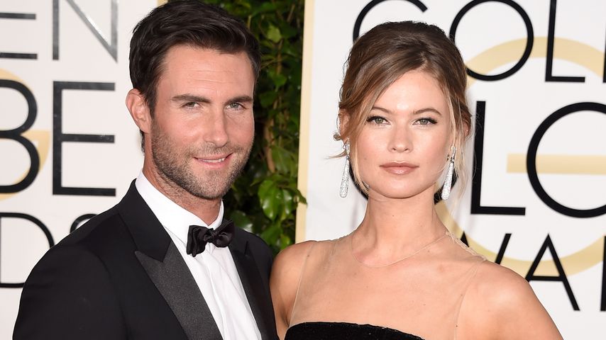 Adam Levine und Behati Prinsloo bei den Golden Globes 2015