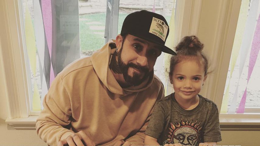 Musik-Genie? BSB-AJ McLeans Tochter (4) eifert Papi nach
