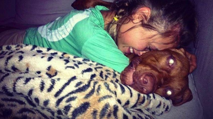 Alena Fritz und ihr verstorbener Hund Dexter