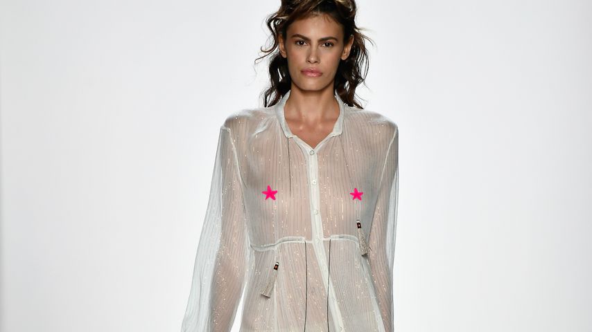 Nippel-Show! GNTM-Gewinnerin Alisar eröffnet Walk in NY
