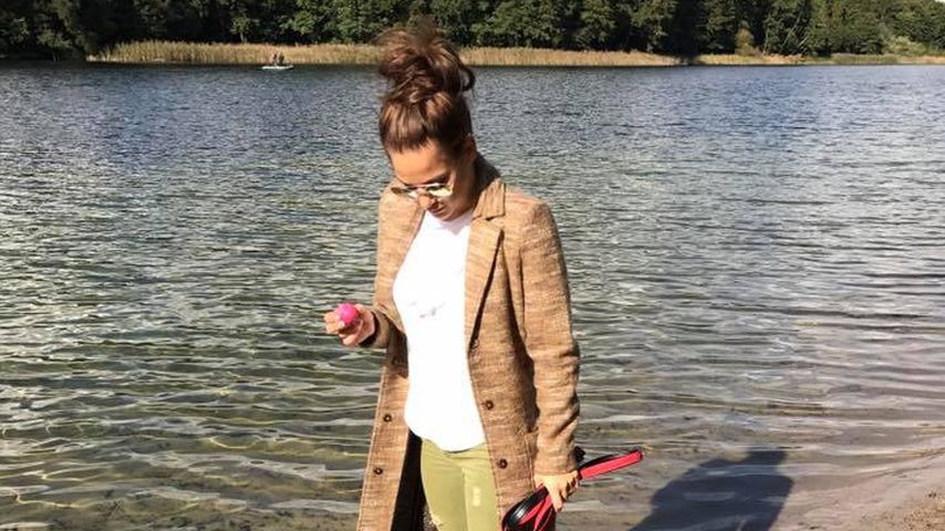 Angelina Heger mit ihren Bulldoggen Lotti und Louis
