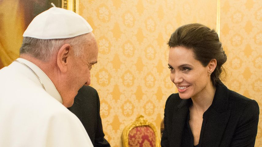 Angelina Jolie und Papst Franziskus I.