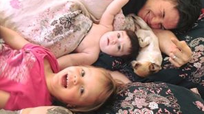 Anne Wünsche mit ihren zwei Töchtern, Henning und seiner großen Tochter