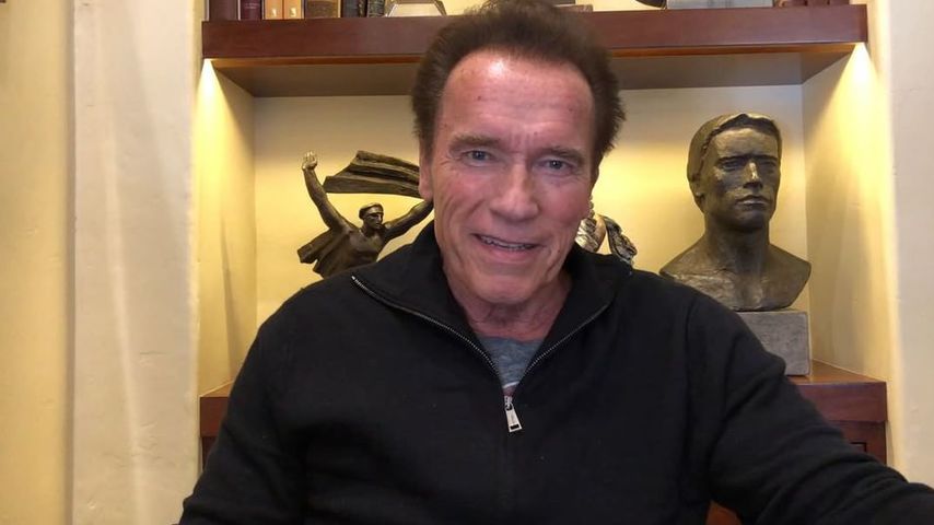 Arnold Schwarzenegger spricht in einer Videobotschaft