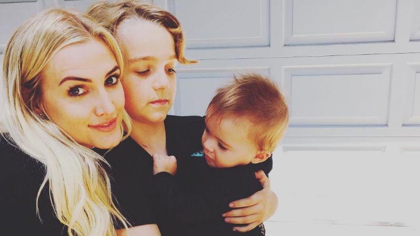 Ashlee Simpson mit ihren Kindern Bronx und Jagger