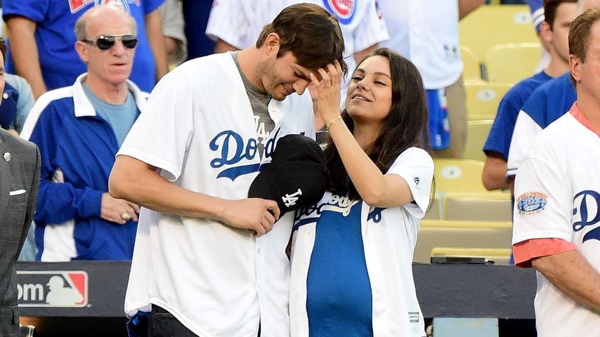 Ashton Kutcher und Mila Kunis beim Baseball in Los Angeles