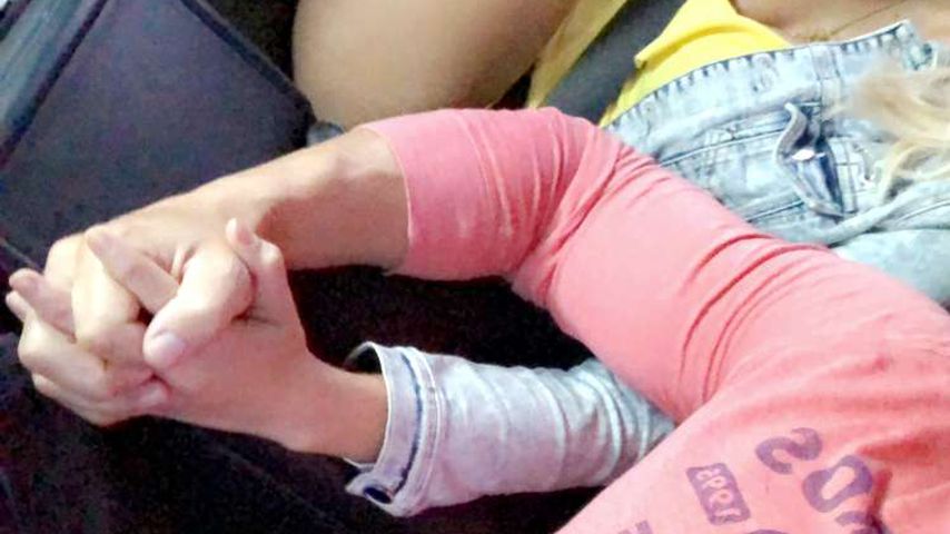 Bastian Yotta und eine unbekannte Blondine im Auto