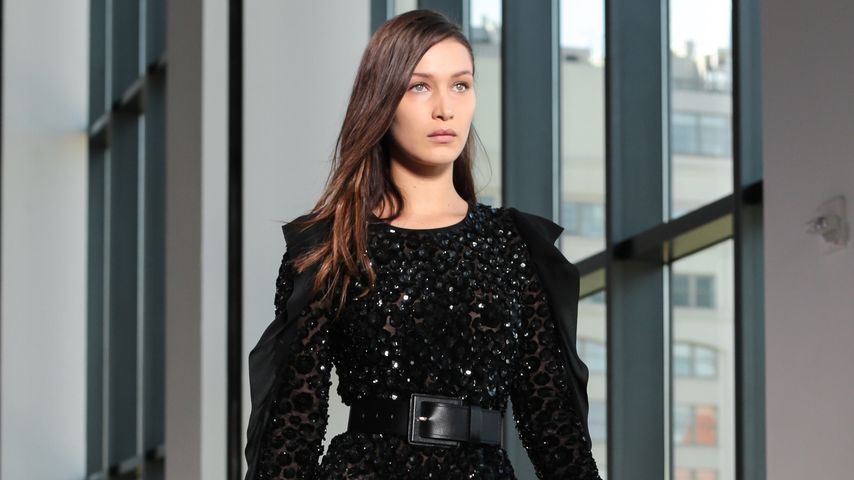 Bella Hadid in der NYFW-Show von Michael Kors