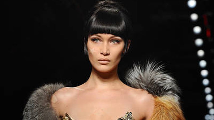 Bella Hadid bei einer Modenschau von Moschino