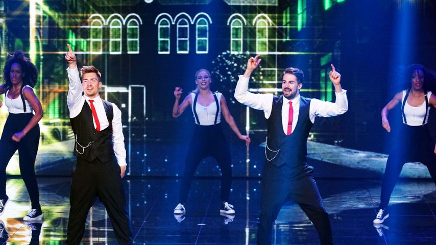 Philipp Boy (l.) und Benedikt 'Bene' Mayr tanzen zu 'YEAH 3' von Chris Brown