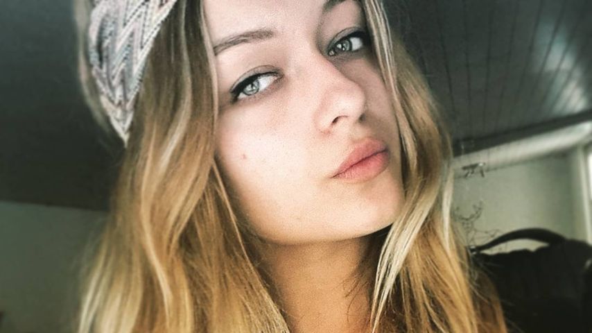 Carla Roméra mit Haarband