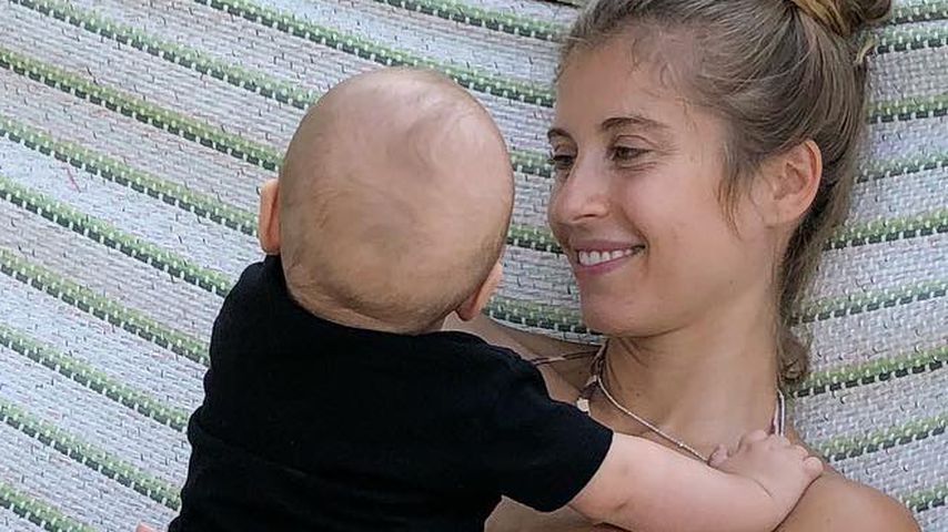 Cathy Hummels ist superstolz: Ihr Ludwig kann schon laufen!