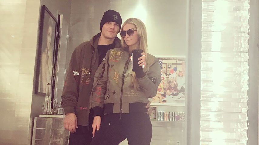 Chris Zylka und Paris Hilton beim Posen