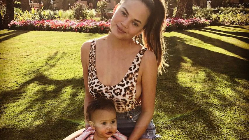 Chrissy Teigen mit ihrer Tochter Luna