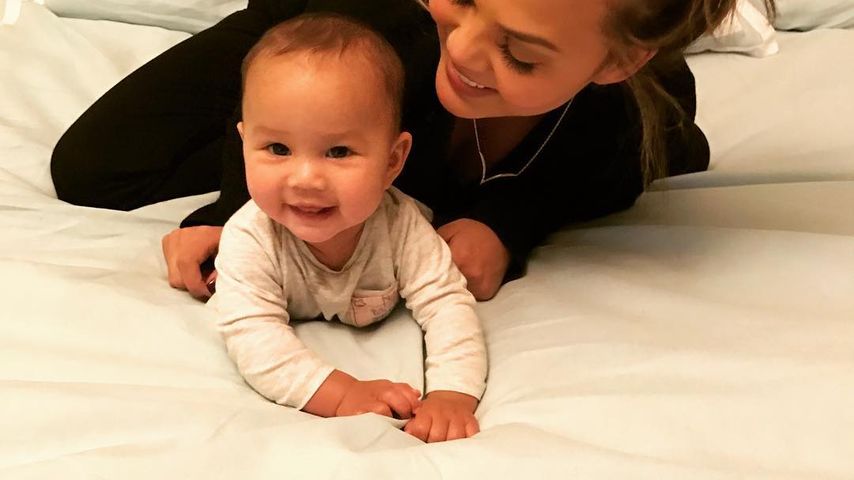 Chrissy Teigen mit ihrer Tochter Luna