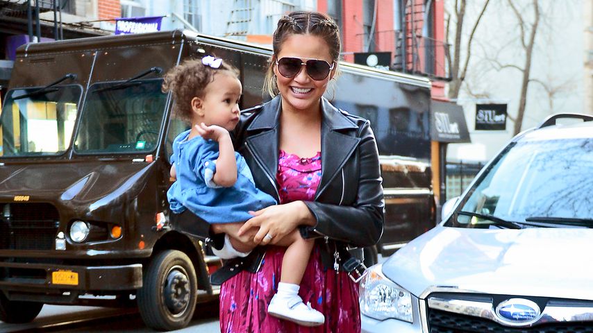 Chrissy Teigen mit Tochter Luna