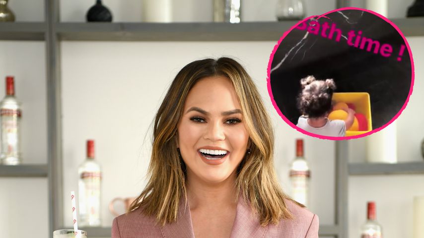 Chrissy Teigen: Niedliche Bade-Session mit Töchterchen Luna!