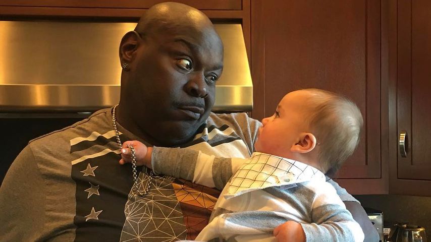 Christopher "Big Black" Boykin mit dem Kind von Rob Dyrdek