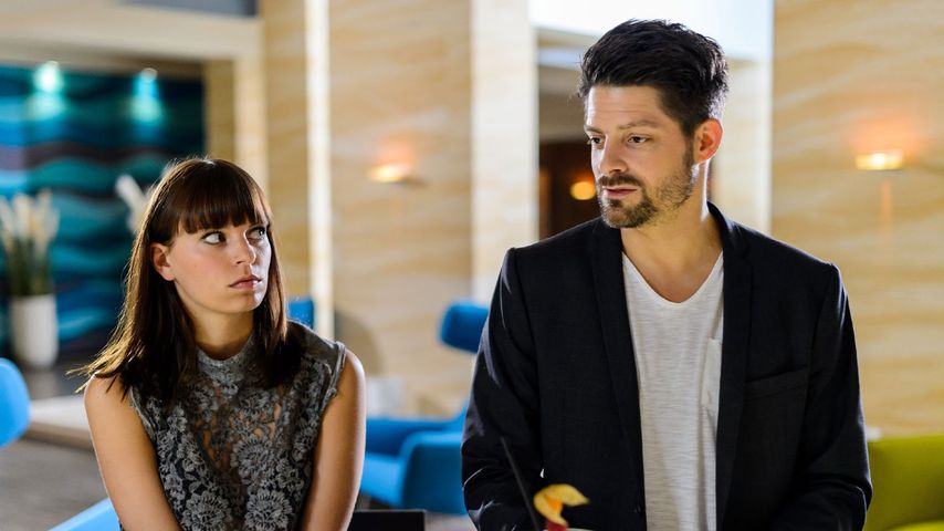 Michelle (Franziska Benz) mit ihrem Vater Vincent (Daniel Buder)