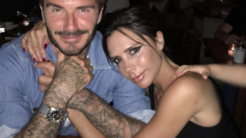 David Beckham und Victoria Beckham in einer Bar