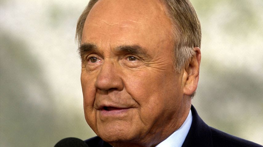 Journalist Dick Enberg