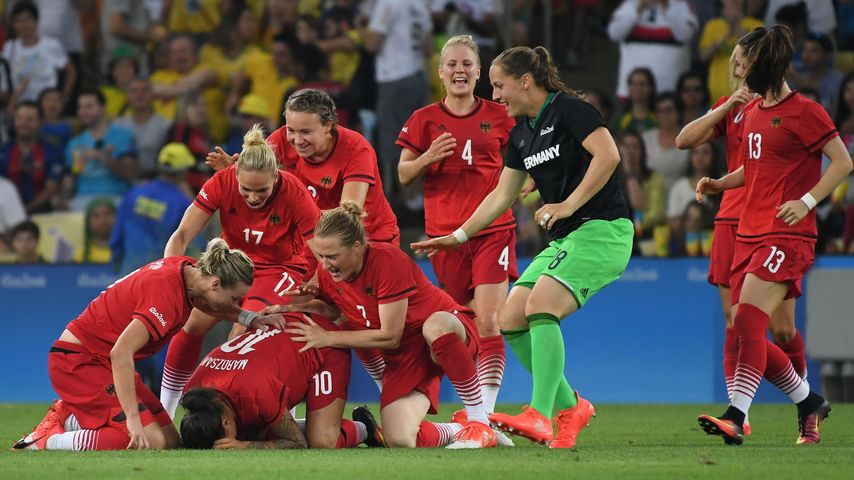 Die deutschen Fußballerinnen nach ihrem Sieg gegen Schweden im Olmypia-Finale