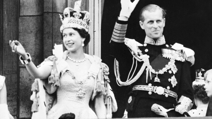 Queen Elizabeth II. und ihr Mann Prinz Philip nach der Krönungszeremonie im Jahr 1953