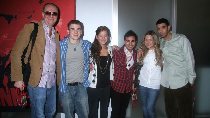Drake mit dem Cast von "Degrassi" 2007