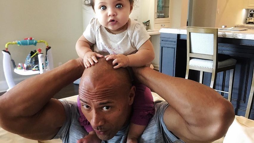 Total süß! The Rock singt zum 1. B-Day seiner Tochter