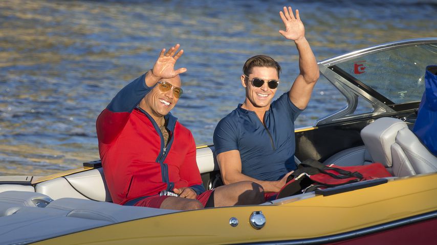 Dwayne "The Rock" Johnson und Zac Efron am Set von "Baywatch"