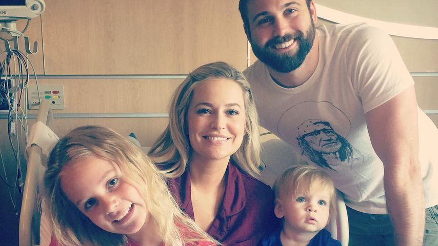 Emily Maynard Johnson mit Ehemann Tyler, Tochter Ricki, Sohn Jennings & Baby Gibson