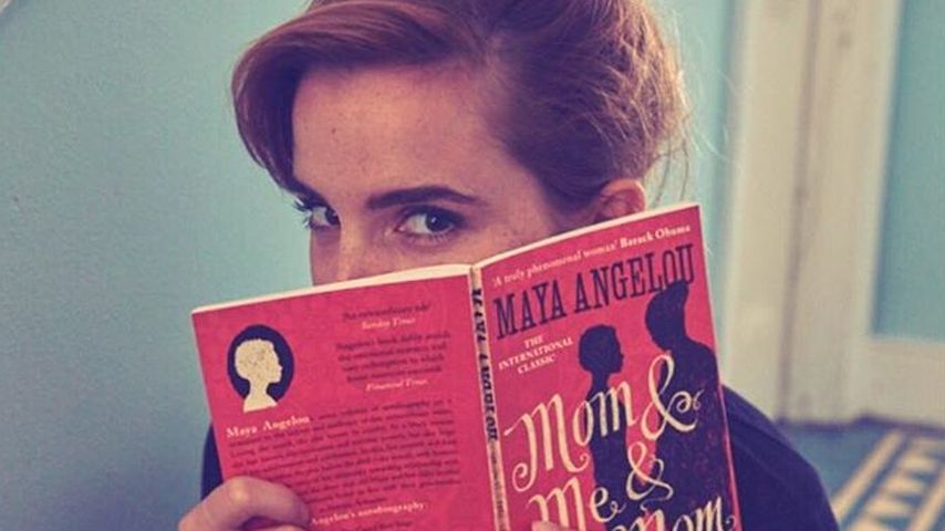 Emma Watson mit Maya Angelous Biografie "Mom & Me & Mom"