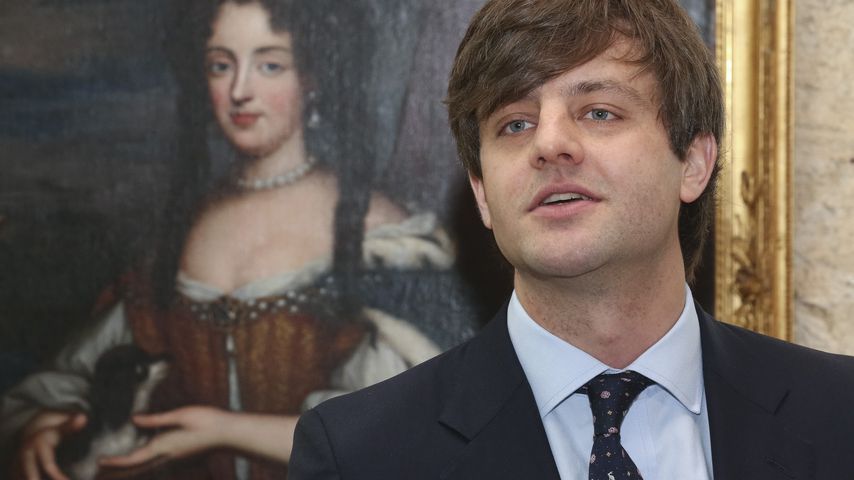 Ernst August Erbprinz von Hannover vor einem Portrait